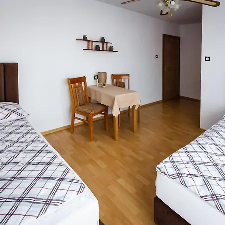 Hortensjowy Zakatek Goscinne Quarto em Acomodações Particulares Łeba